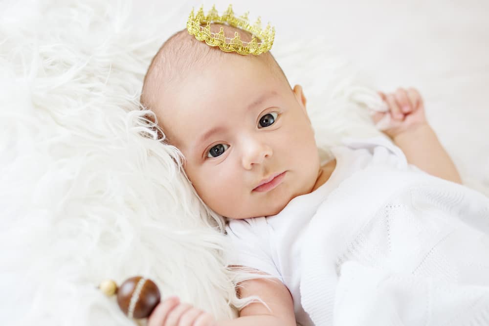 Amankah Perhiasan Logam untuk Kulit Bayi?