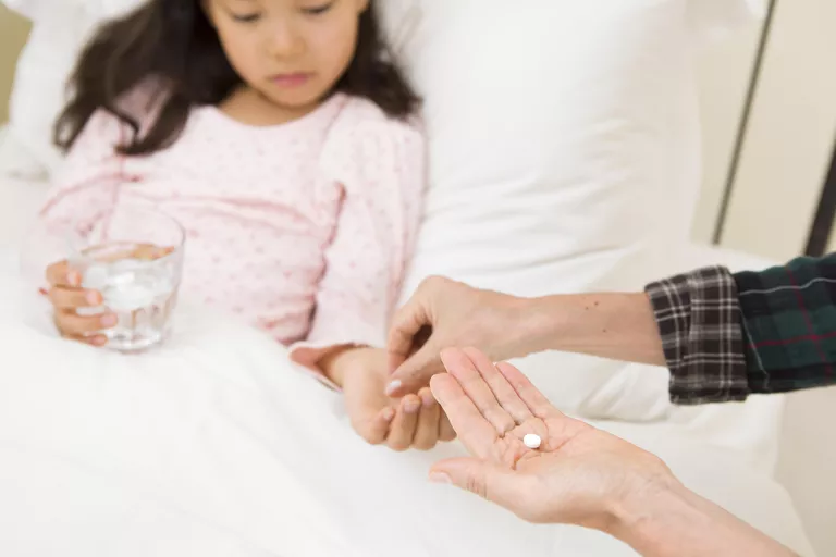 8 Cara Memberi Obat untuk Anak yang Susah Minum Obat