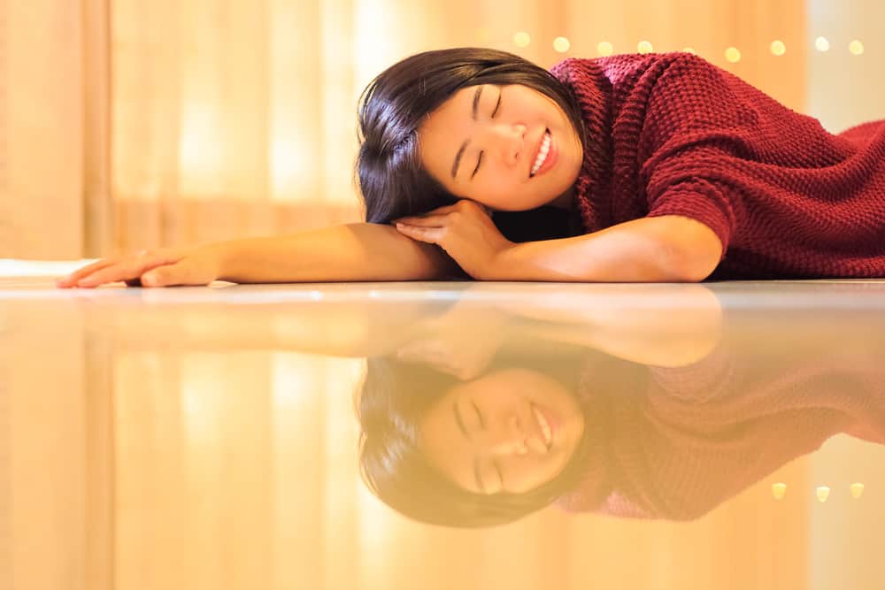 Tidur di Lantai Sebetulnya Baik Atau Buruk Buat Kesehatan?