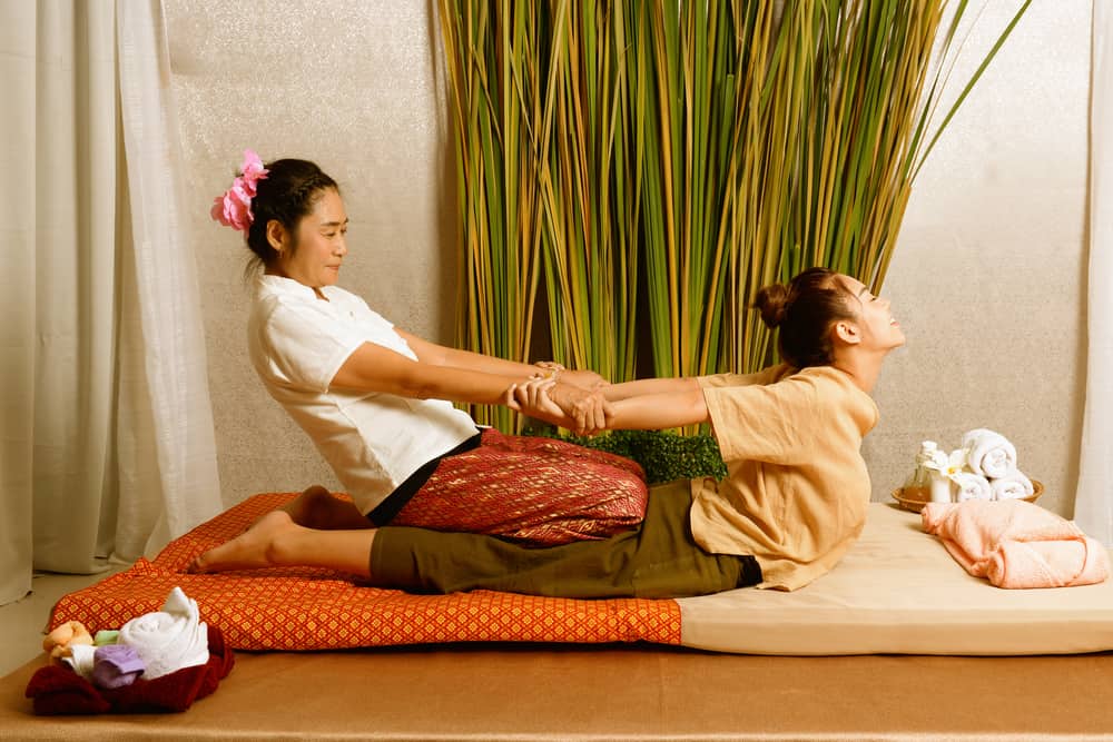 4 Manfaat Mujarab Thai Massage untuk Kesehatan (Tak Usah Jauh-Jauh ke Thailand!)