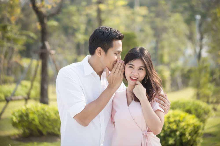 manfaat gosip bareng pasangan