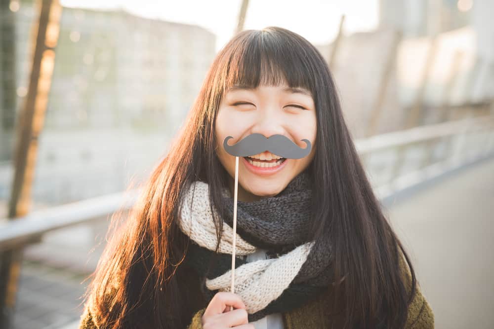 7 Penyebab yang Bisa Bikin Wanita Punya Kumis Seperti Pria