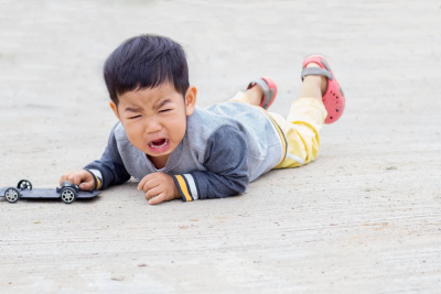 anak jatuh gejala distrofi otot pada anak