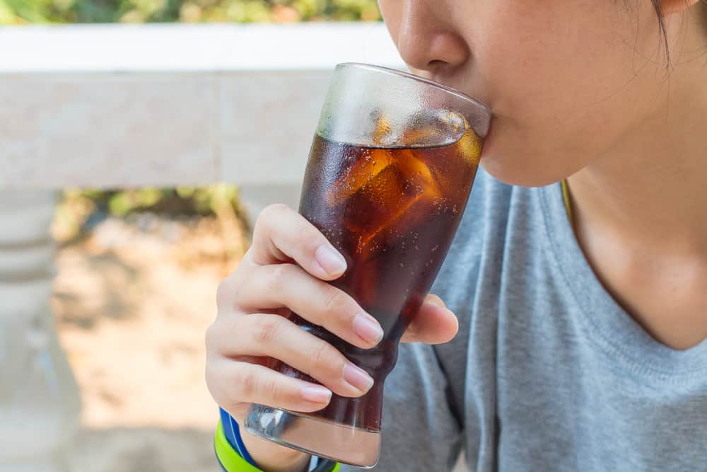 Adakah Efek Minum Soda Sebelum dan Setelah Olahraga?