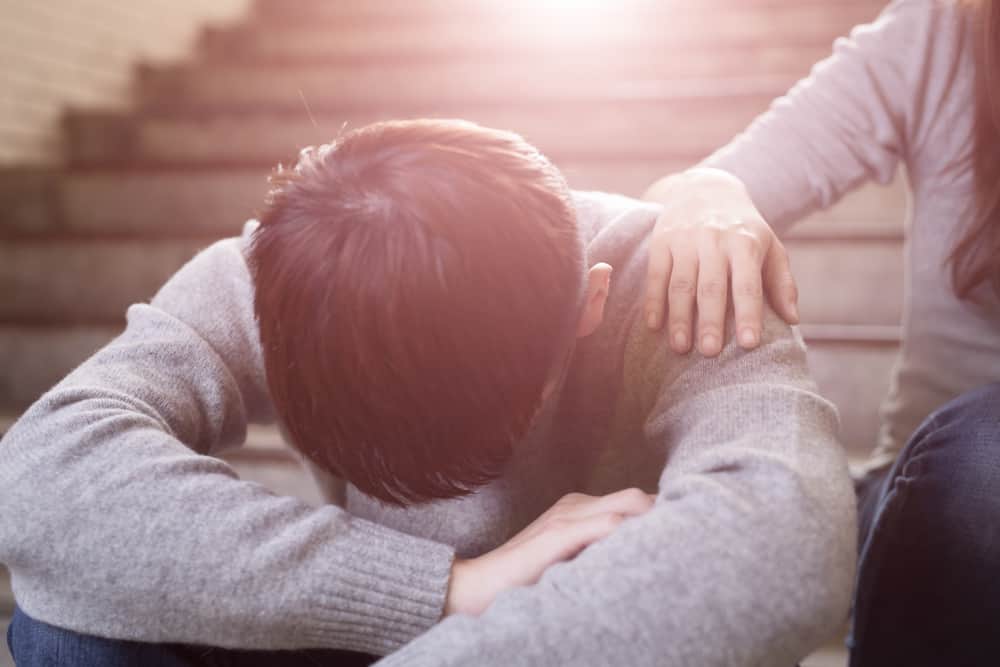 4 Tips Menyemangati Remaja dengan Gangguan Bipolar Agar Nyaman Bersosialisasi