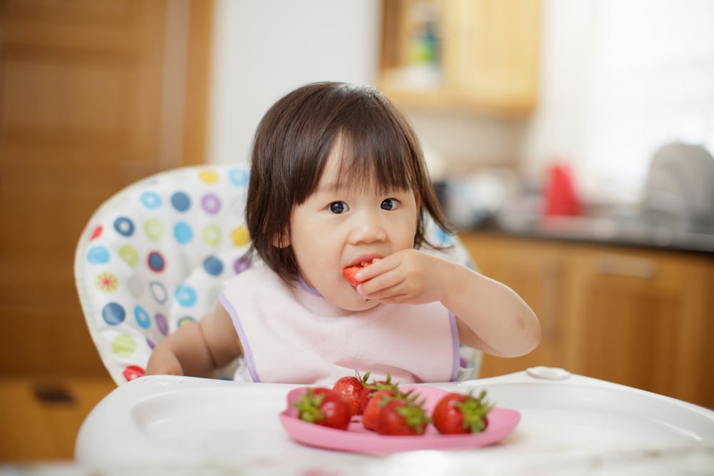 Makan Makanan Berserat Bikin Bayi Sembelit, Mitos Atau Fakta?