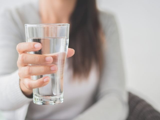 Selain Mineral, Apakah Air Putih Juga Mengandung Vitamin? Ini Faktanya!