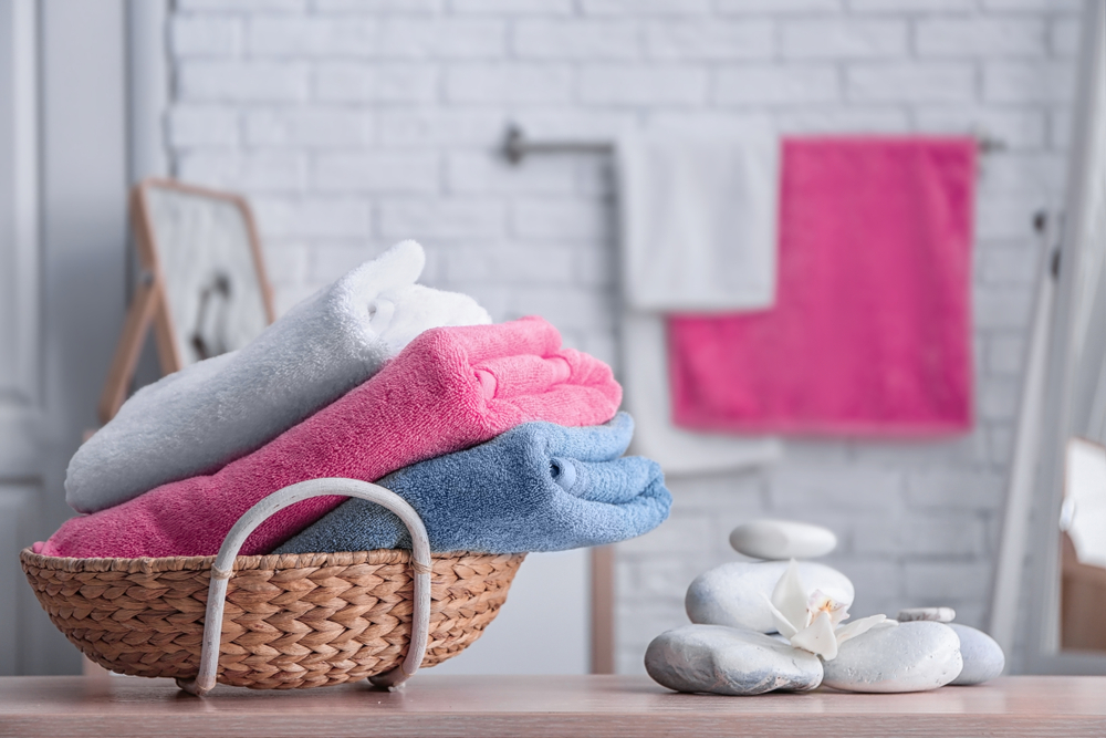 Agar Tak Jadi Sarang Kuman, Pahami Cara Mencuci Handuk yang Tepat