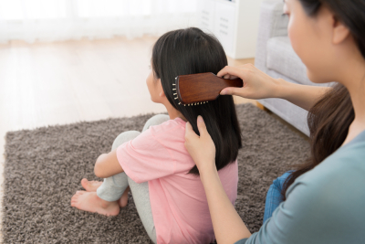 merawat rambut kering pada anak