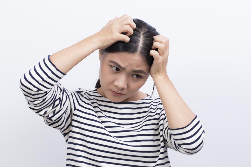 Berbagai Cara Mengatasi Infeksi Kulit Kepala Sesuai Penyebabnya