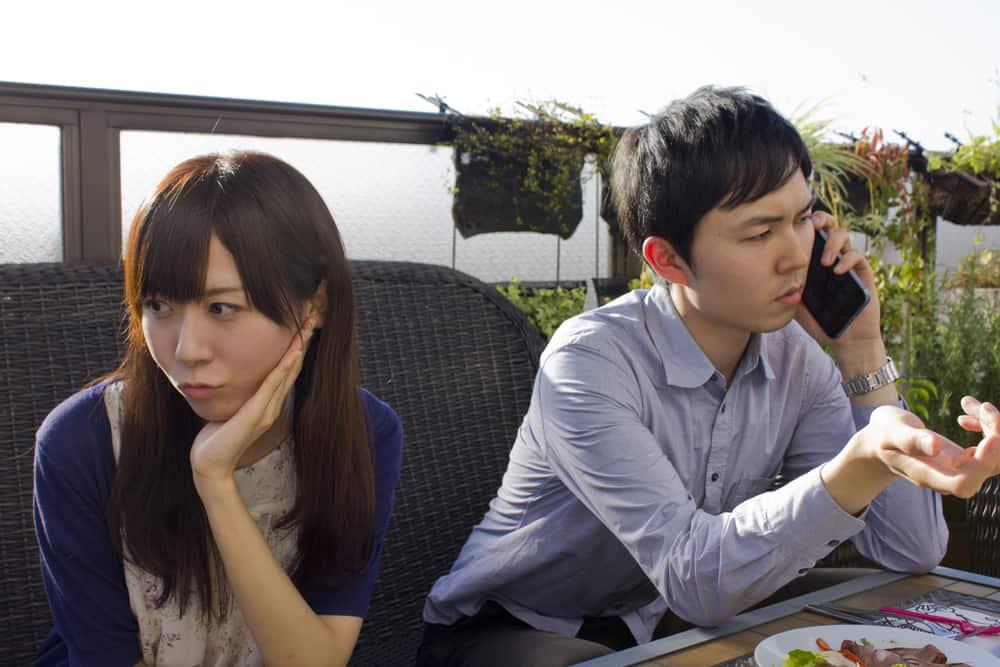 7 Kunci Menjaga Hubungan Tetap Hangat Meski Pasangan Sibuk Bekerja