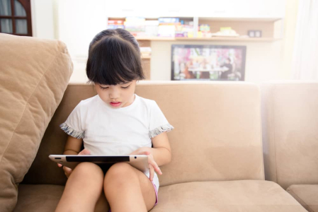 Kenali Tanda-Tanda dan Cara Mengatasi Anak Kecanduan Gadget