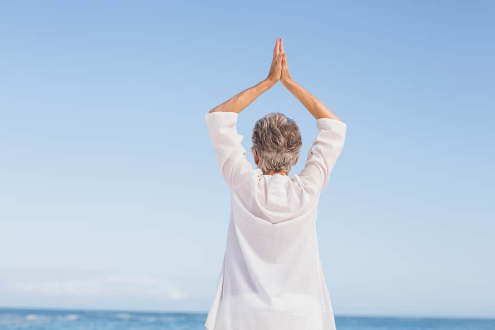 yoga untuk lansia