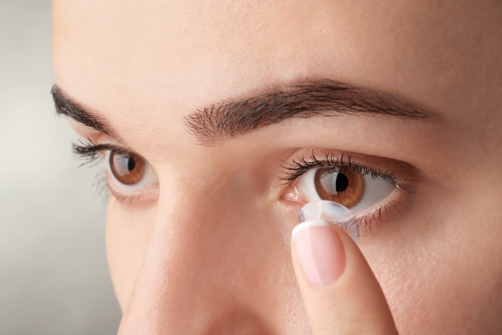 6 Aturan Pakai Softlens Saat Cuaca Panas agar Mata Tetap Sehat