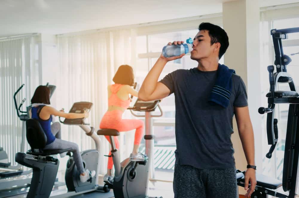 Manfaat Minum Air Kelapa Selama dan Setelah Berolahraga