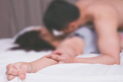 perbedaan fetish dan fantasi seksual