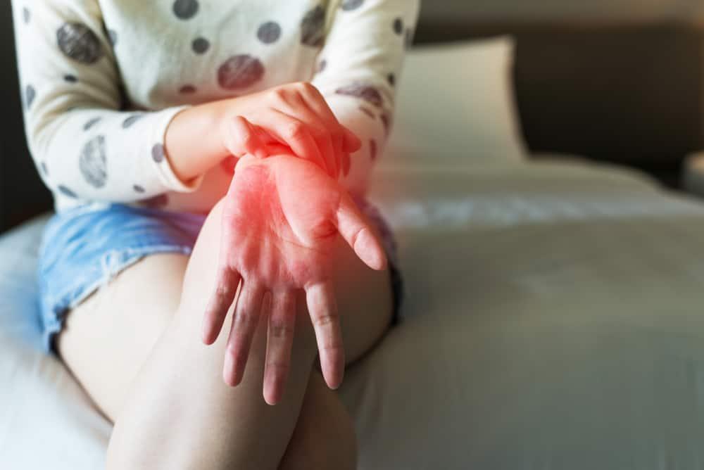 Telapak Tangan Sering Gatal dan Panas? Mungkin Ini Penyebabnya