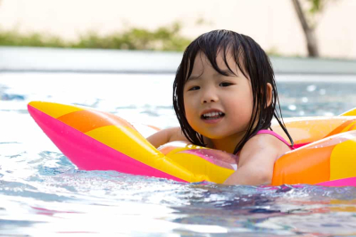 berenang memicu eksim kambuh pada anak