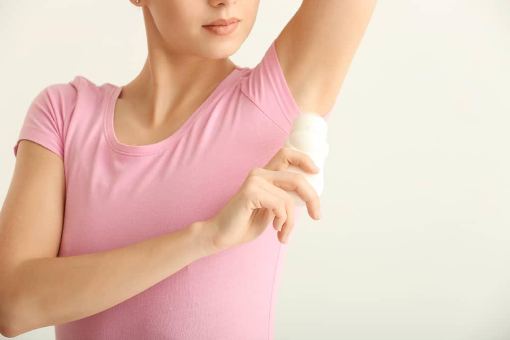 6 Cara Pakai Deodoran yang Tepat Menurut Ahli