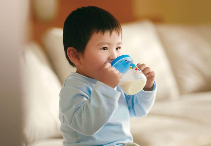 bayi minum susu organik