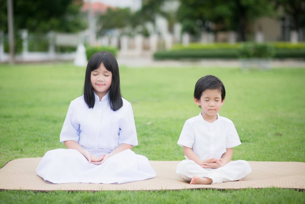 manfaat meditasi untuk anak menumbuhkan rasa empati