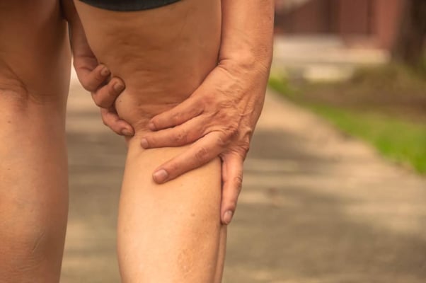 Nyeri di Area Lutut? Berikut Berbagai Penyebab dan Cara Mengatasinya