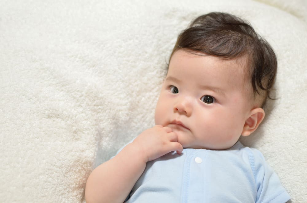 7 Rekomendasi Pelembap yang Aman untuk Bibir Bayi yang Kering