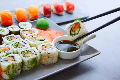Makan Sushi Maki, Niguiri, California Roll