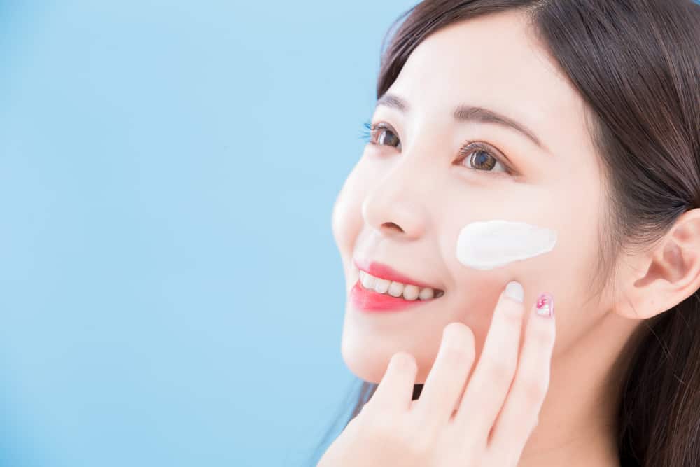 Cara Mengoles Ulang Sunscreen Tanpa Merusak Makeup