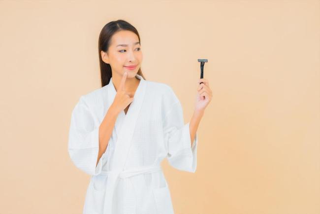 7 Cara Aman untuk Menghilangkan Kumis pada Wanita