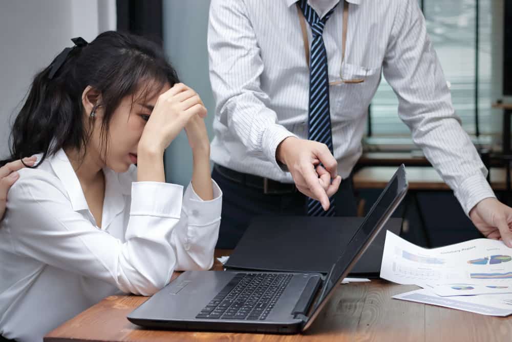Sama-sama Bikin Tertekan, Ini Beda Burnout Syndrome dan Stres Kerja