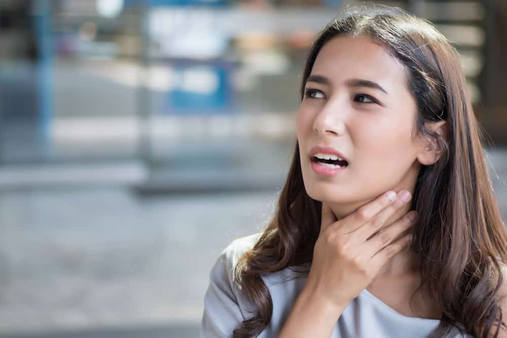 Kenapa Tenggorokan Masih Gatal dan Sakit Saat Batuk Sudah