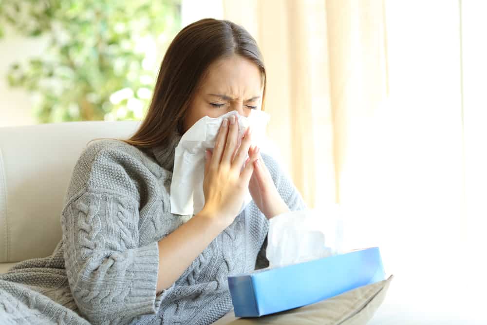 10 Tips Mudah Mengatasi Sakit Kepala karena Pilek Saat Flu