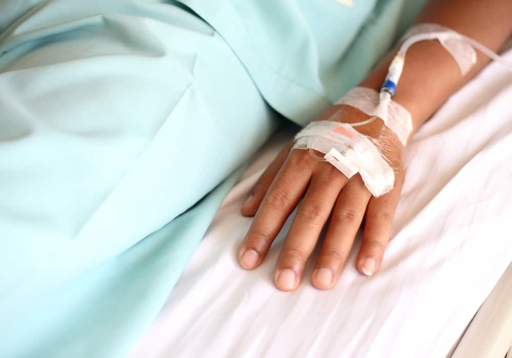 Tips Mencegah dan Memulihkan Tangan Bengkak Karena Diinfus