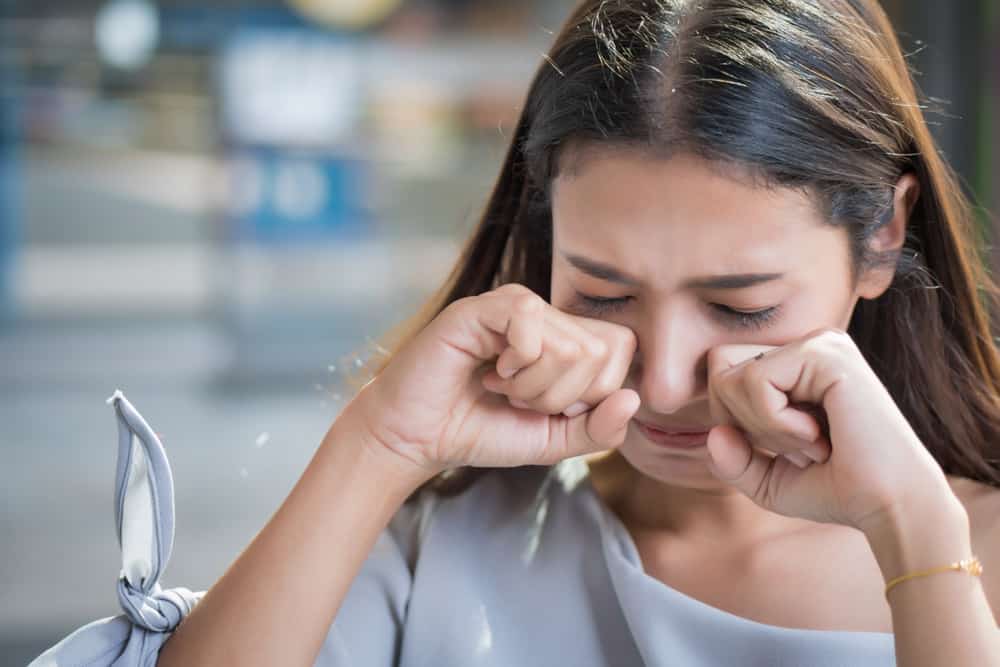 Kenapa Hidung Terasa Berair Ketika Sedang Menangis?