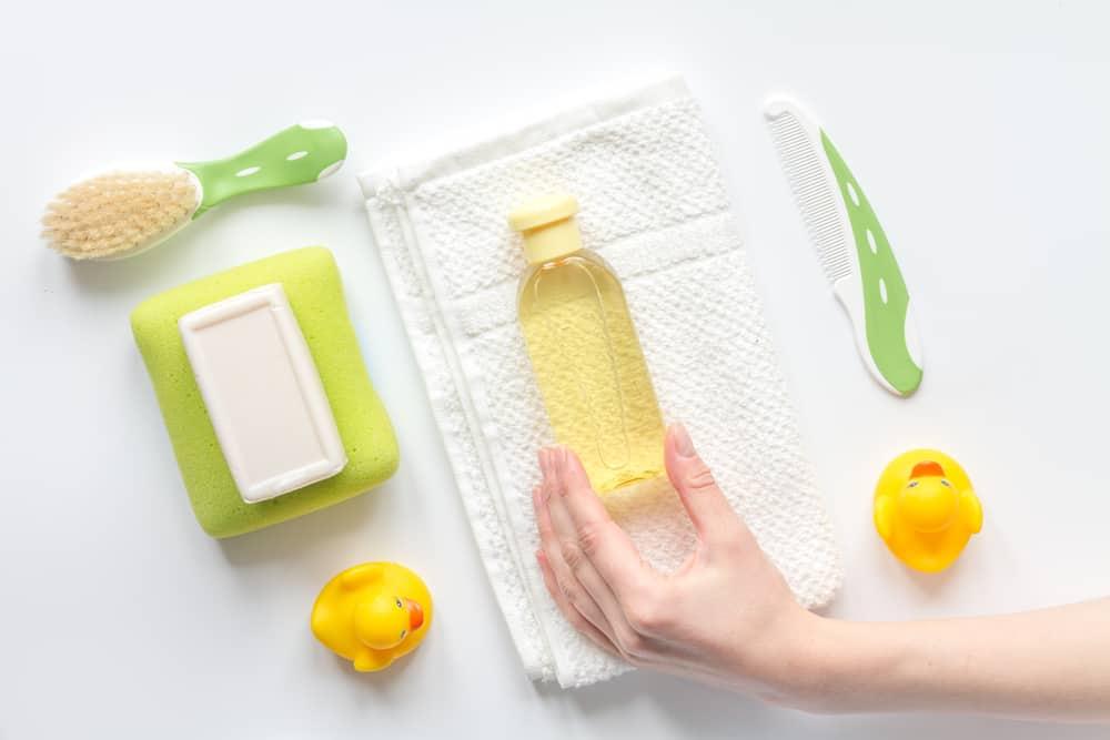 Apakah Manfaat Minyak Telon Juga Bisa Dirasakan Orang Dewasa?