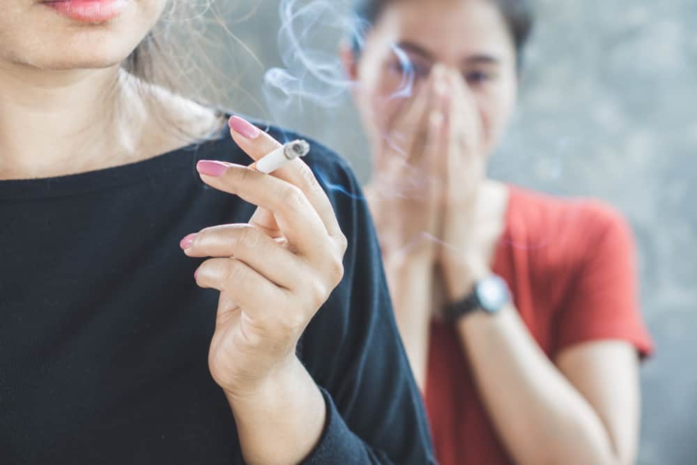 Rokok menyebabkan kemampuan dapat berkurangnya membawa monoksida karbon dalam darah Bahaya Rokok: