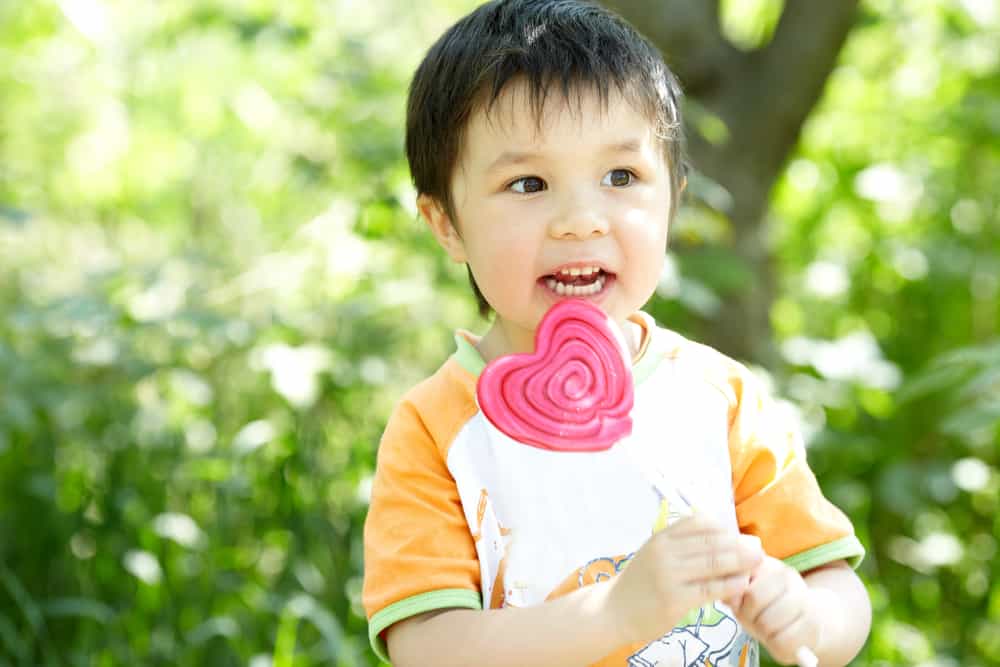 bahaya makanan manis bagi anak