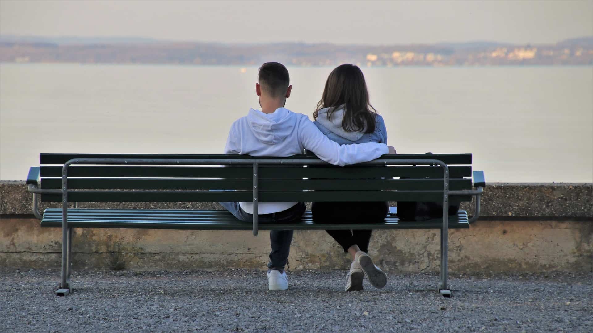 Pasangan Anda Introvert? Ini 4 Cara Menghadapinya