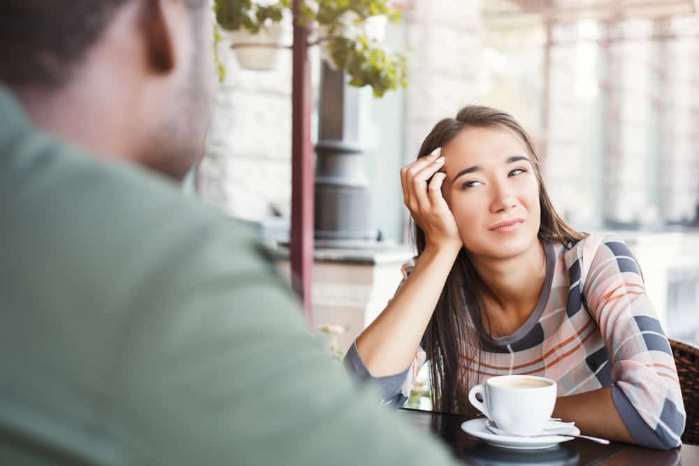 Jangan Ikut Bete Saat Pasangan Bad Mood, Ini 5 Cara Menghadapinya