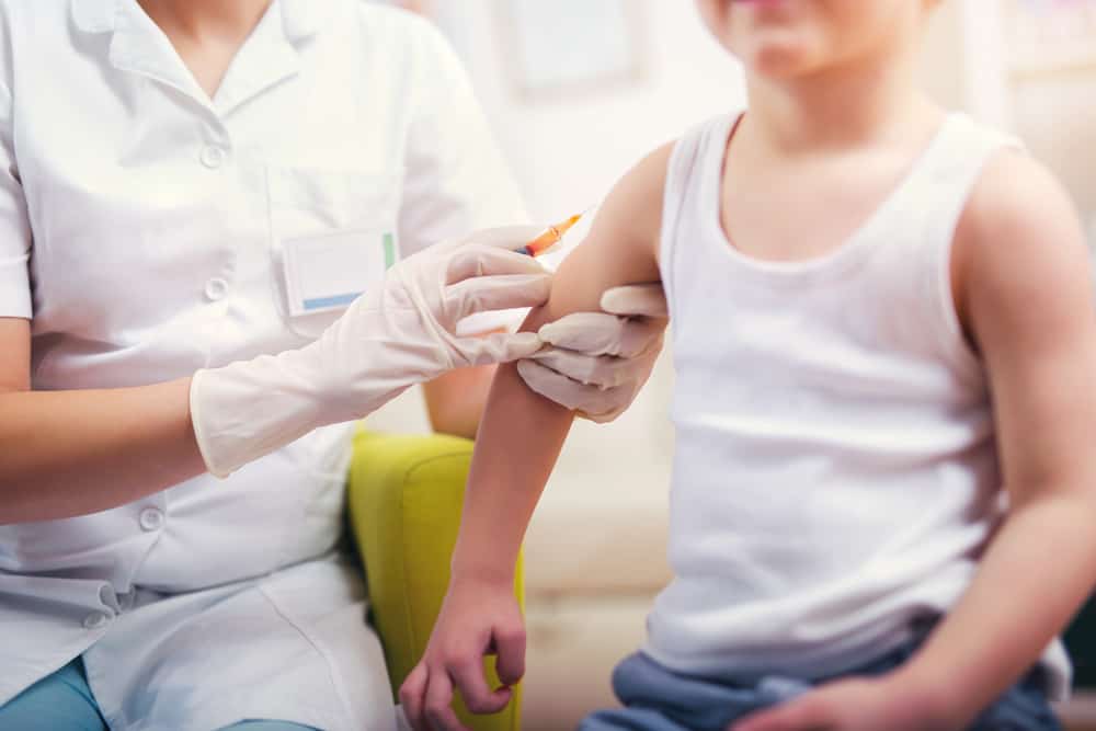 Pemberian vaksin hepatitis A pada anak