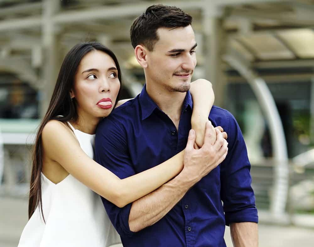 Beda Selera Humor dengan Pasangan? Ini Tipsnya Agar Bisa Nyambung