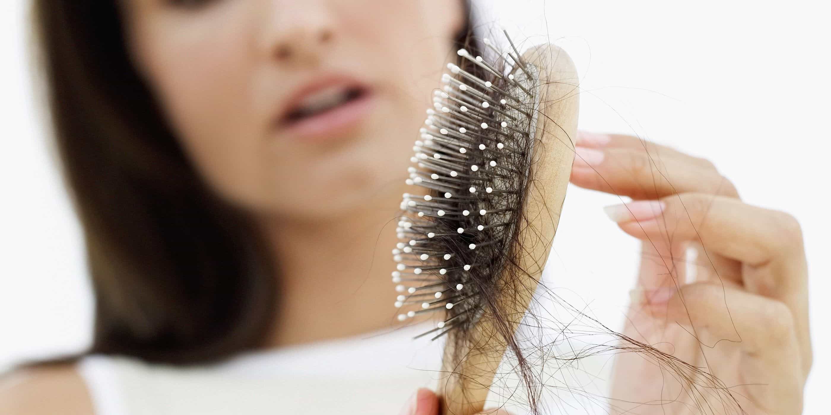 Gaya Rambut Tertentu Bikin Rambut Rawan Rontok, Begini 5 Cara Mencegahnya