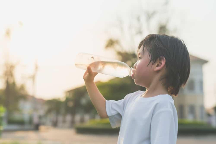 Kebutuhan Cairan Anak, Seberapa Banyak yang DIbutuhkan?