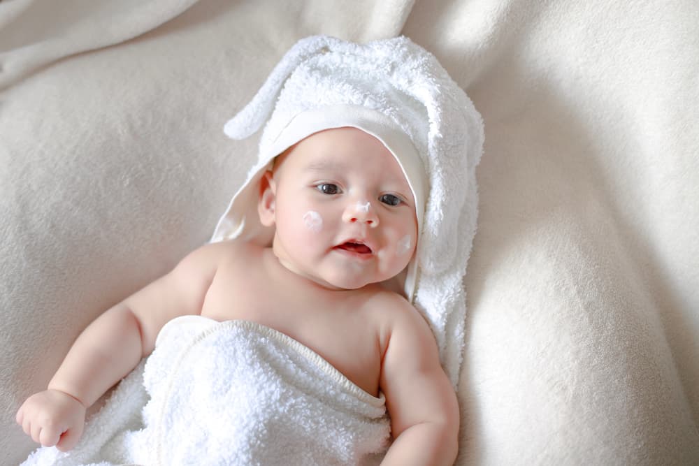 4 Kondisi yang Menjadi Penyebab Bercak Putih pada Kulit Bayi