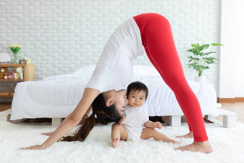 8 Pose Yoga untuk Menghilangkan Pegal-Pegal pada Ibu Menyusui