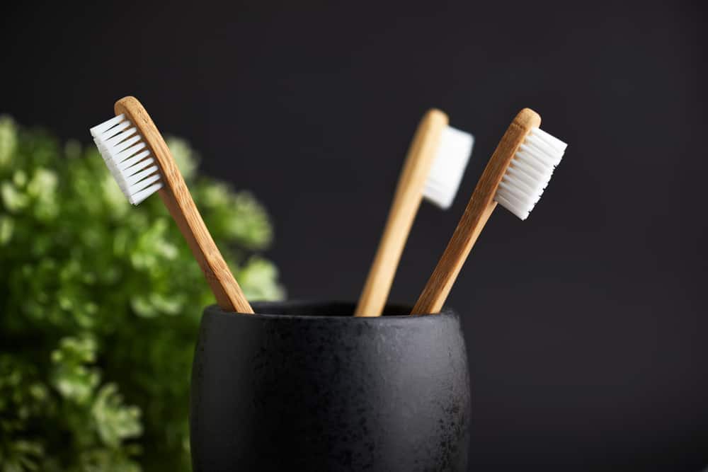 cara membersihkan sikat gigi