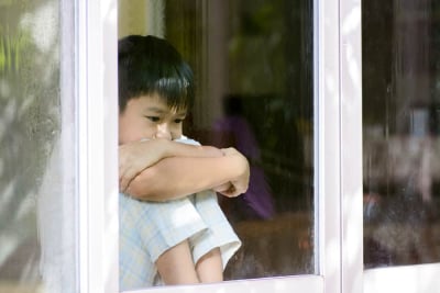 mengurung anak saat berbuat kesalahan