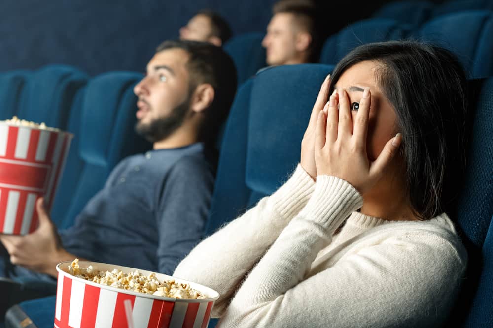 Kenapa Orang yang Gampang Cemas Malah Suka Nonton Film Horor?