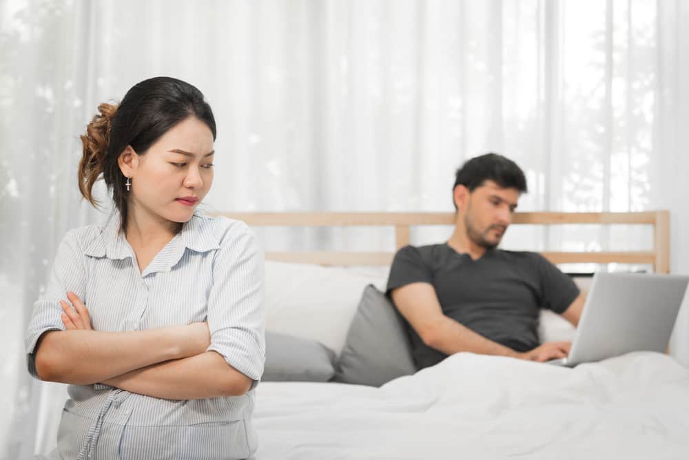 4 Hal yang Mesti Dilakukan Agar Hubungan Tetap Mesra Meski Pasangan Sibuk Bekerja